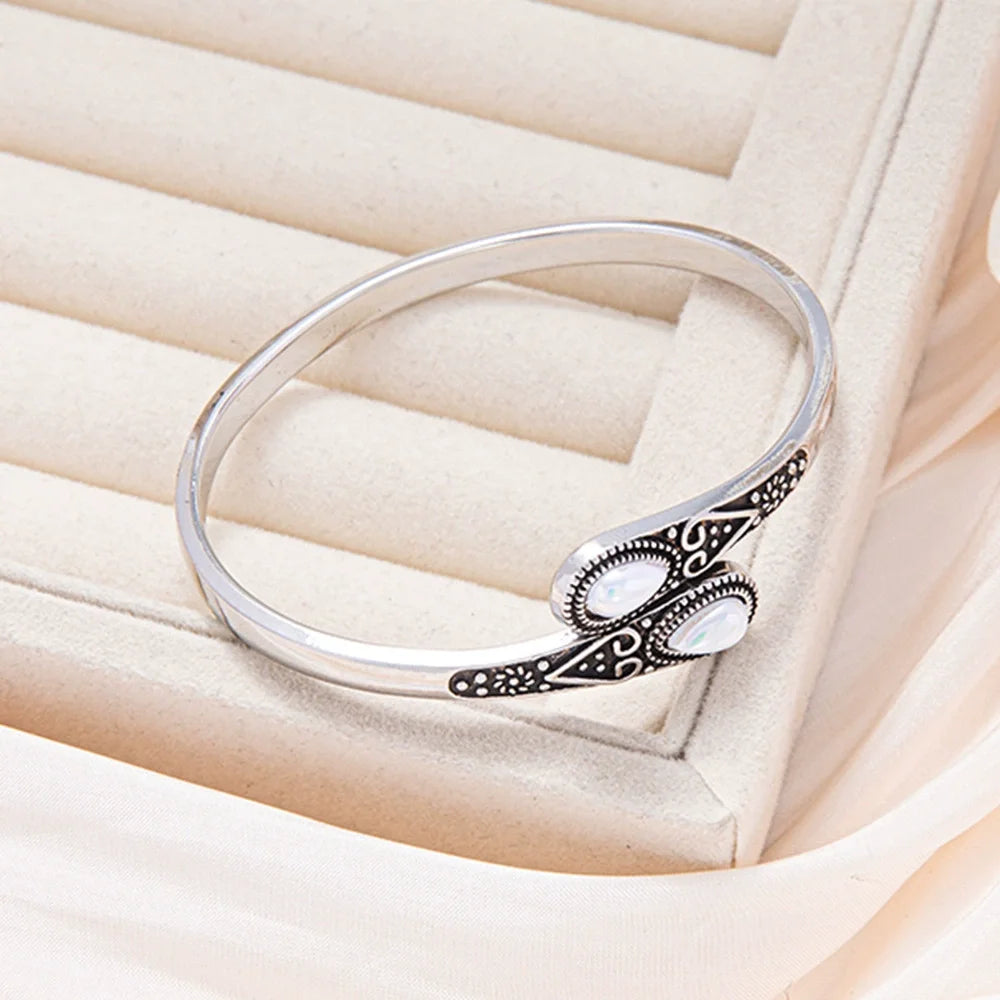 Waterdrop Agate-Style Cuff Bracelet – product image 3