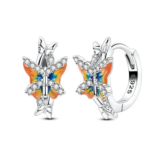 Paio di orecchini a cerchio farfalla in argento 925 con ali multicolori e piccole pietre incolori